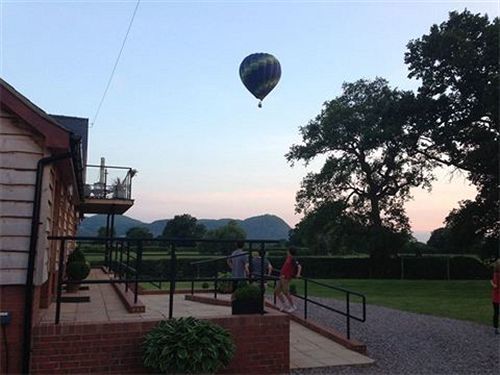 Big Bear Lodge Melverley Luaran gambar